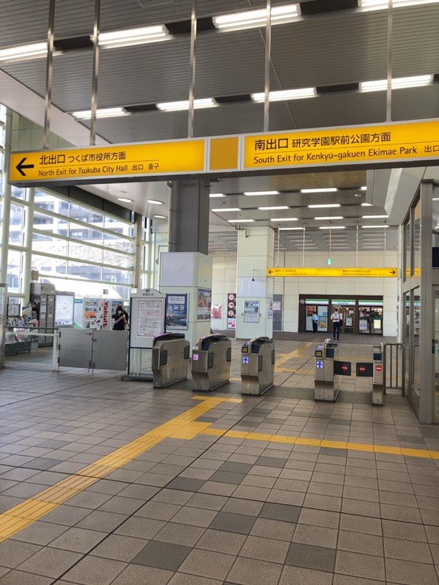 研究学園駅改札画像