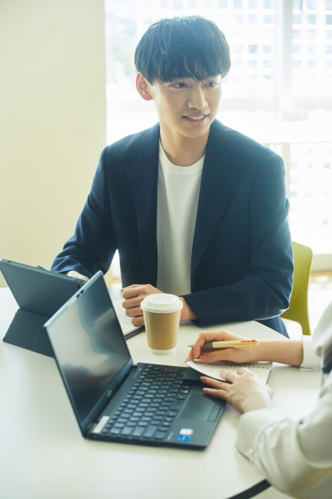 ニットを着用した人の画像