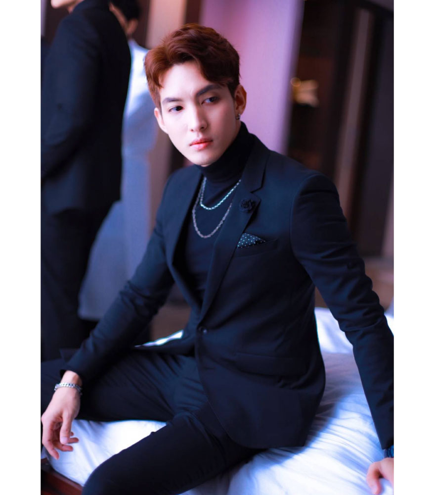 คุณเชน จิรายุ นักแสดงอิสระรุ่นใหม่ ออกงานอีเว้นท์ในธีม Modern black tie