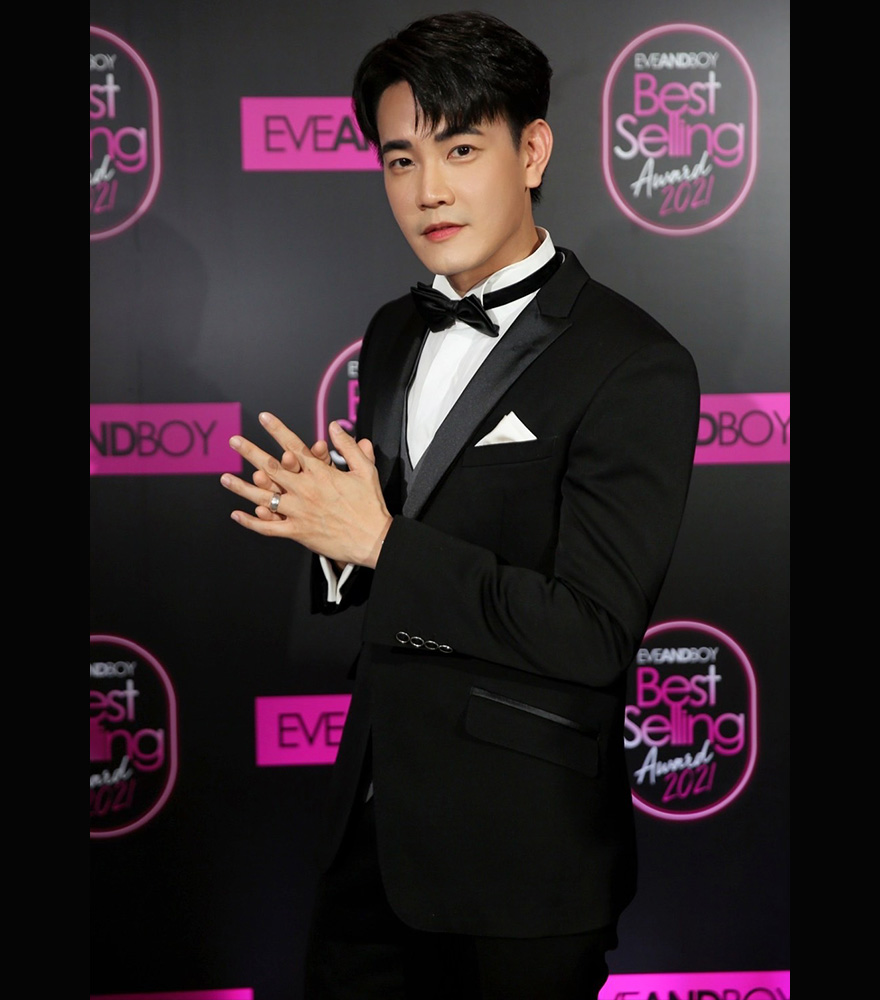 คุณฟลุ๊ค จิระ ด่านบวรเกียรติ งาน Best Selling Award 2021 (EVEANDBOY)