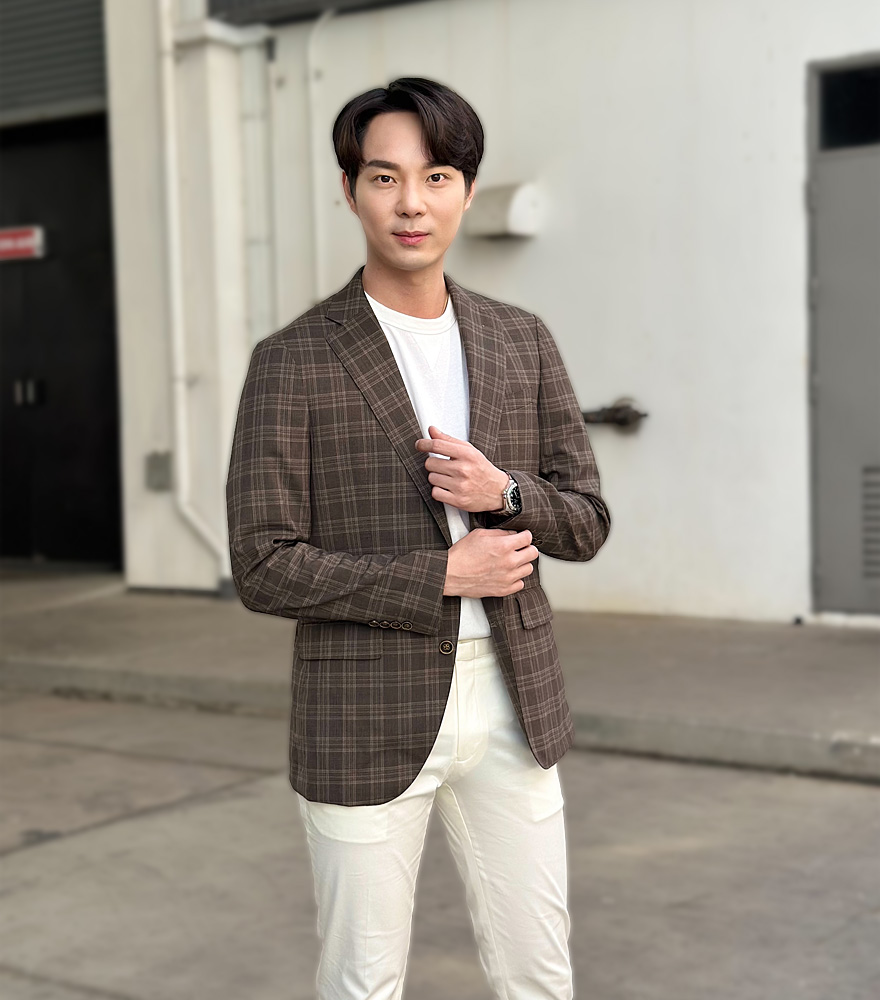 คุณญี่ปุ่น  ธนัฐ ธนจิระชัย ( นักร้อง นักแสดง พิธีกรชื่อดัง ) สวมชุด CORDURA SUIT